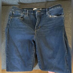 Levi’s 720 high rise super skinny dark wash jeans! Size 31!